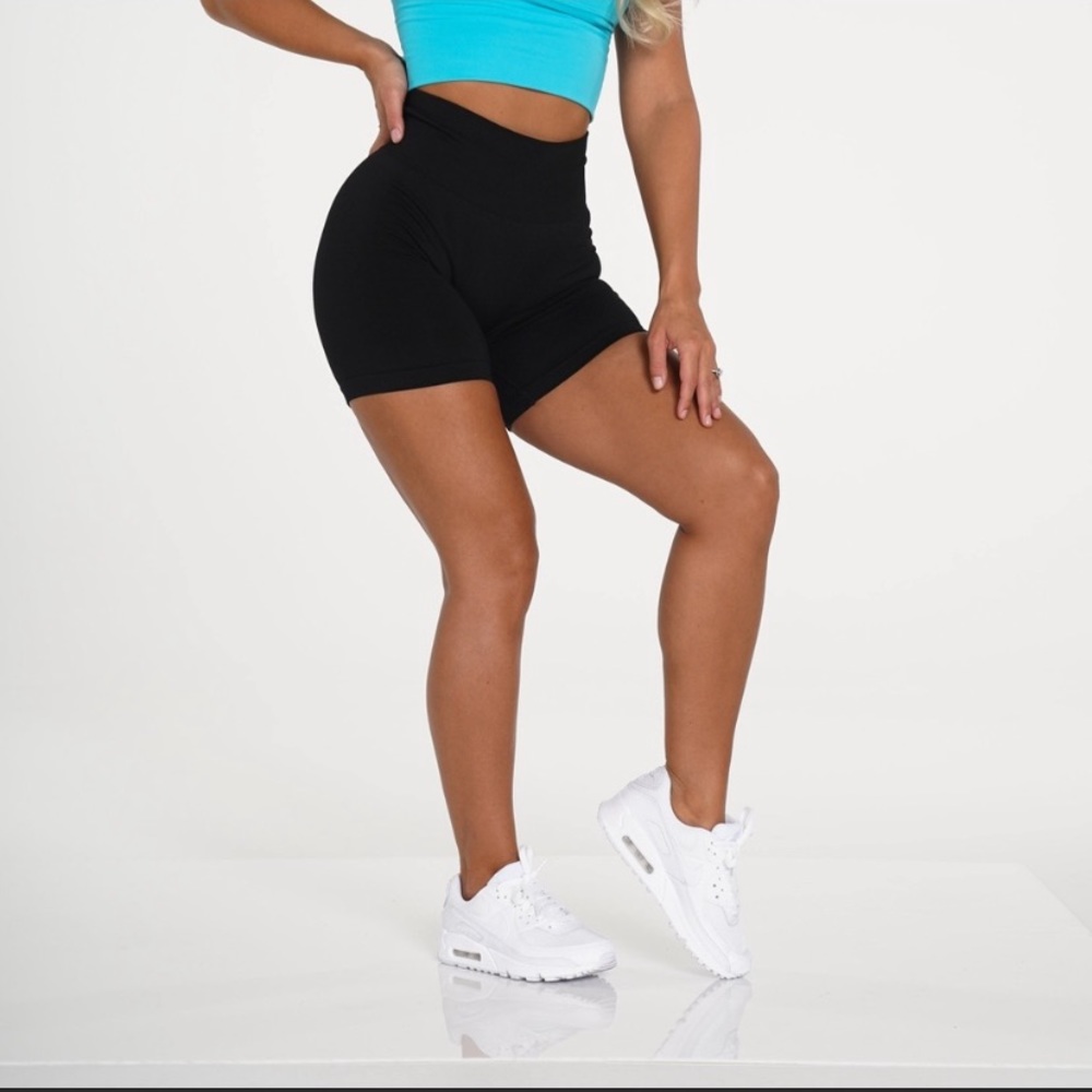 NVGTN black Pro Shorts